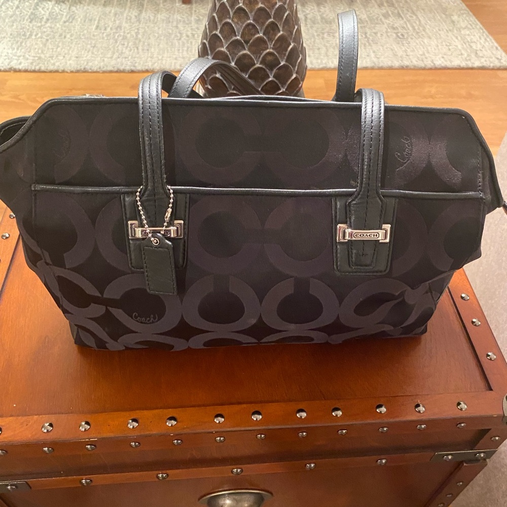 BEAUTIFUL AUTHENTIC BLACK COACH SHOULDER BAG